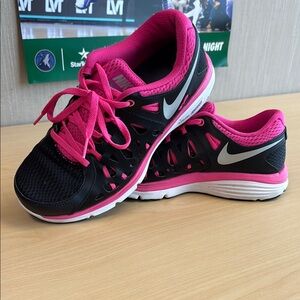 Nike Dual Fusion Black and Pink Athletic Shoes with Breathable Mesh